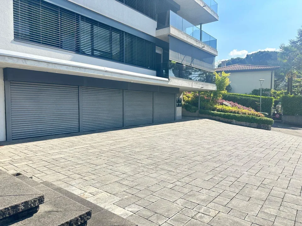 Raffinato appartamento di alto standing con ampia terrazza vivibile e vista aperta – foto 14 di 15