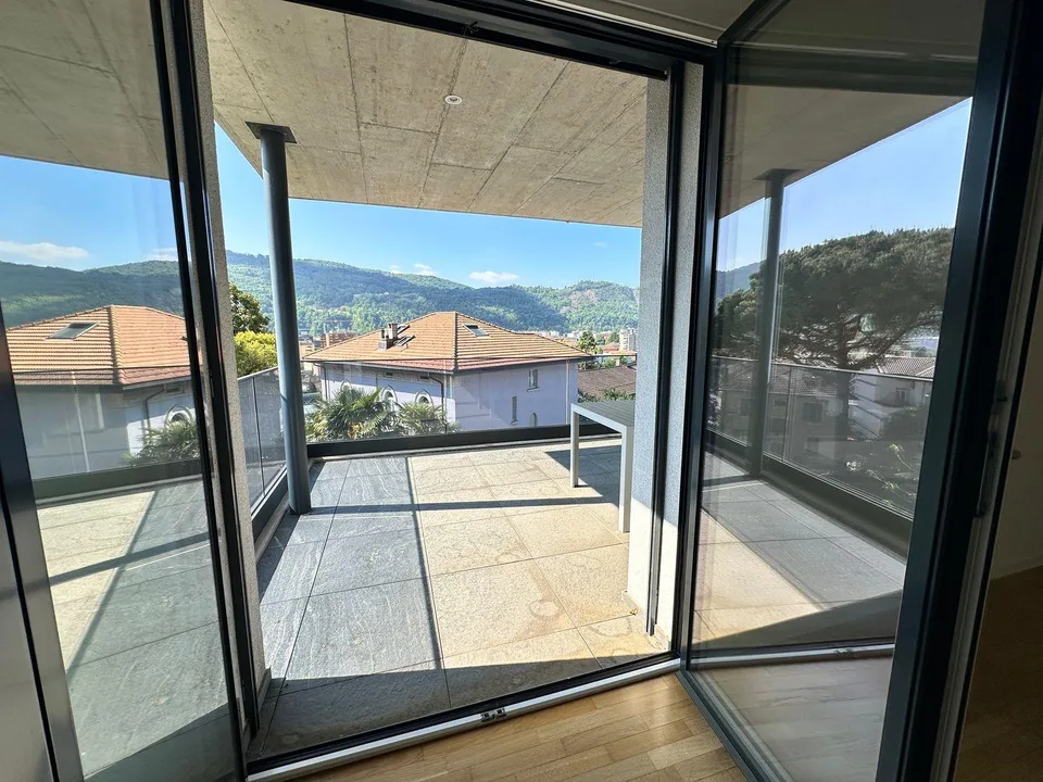Raffinato appartamento di alto standing con ampia terrazza vivibile e vista aperta – foto 8 di 15
