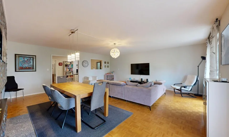 Ampio appartamento di 5,5 locali con balcone – Losanna-Chailly