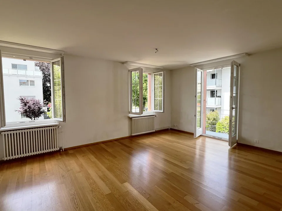 Casa a due famiglie affascinante in una posizione tranquilla a Birsfelden