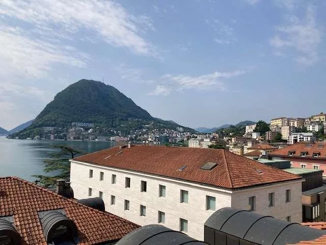 LUGANO: PRESTIGE-DACHGESCHOSS IM ZENTRUM