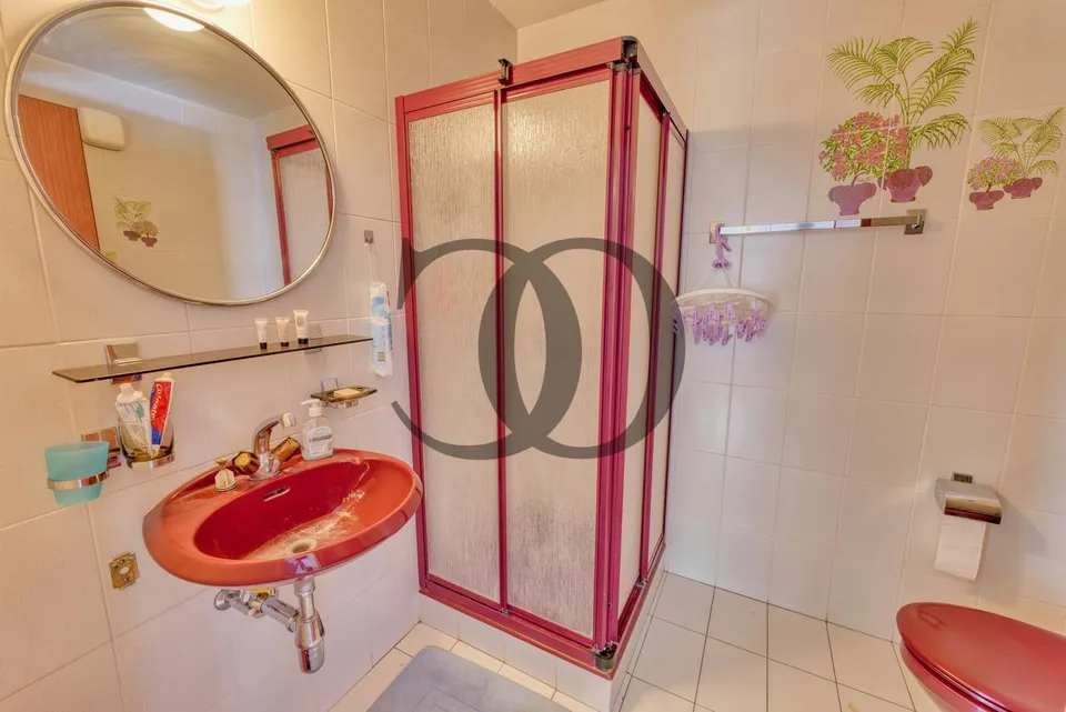 Bell'appartamento di 4,5 locali con vista mozzafiato sul lago in vendita a Montreux – foto 18 di 22