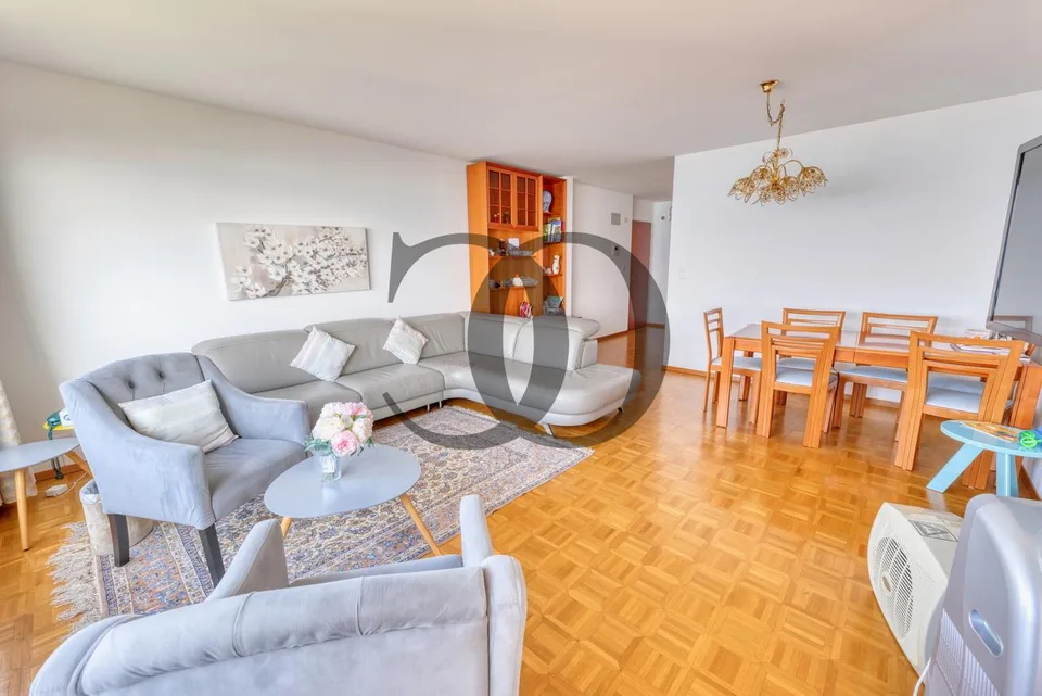 Bell'appartamento di 4,5 locali con vista mozzafiato sul lago in vendita a Montreux