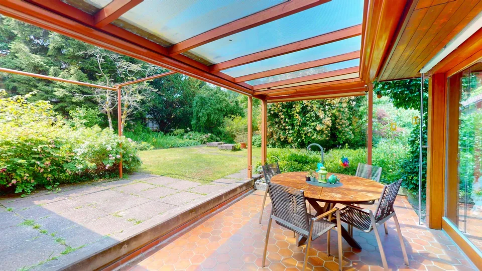 Grosszügiges 5,5-Zi.Einfamilienhaus mit beheiztem Indoorpool u. Garage