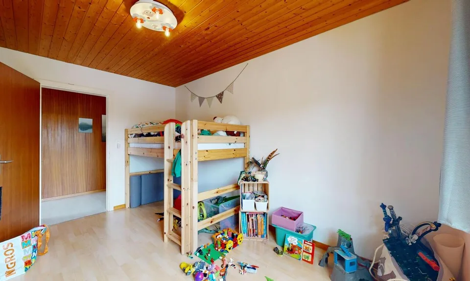 Preiswerte Dachwohnung mit Weitsicht an ruhiger Lage – Foto 9 von 18