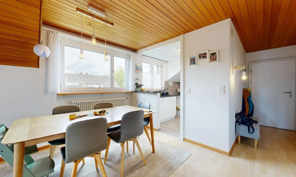 Preiswerte Dachwohnung mit Weitsicht an ruhiger Lage