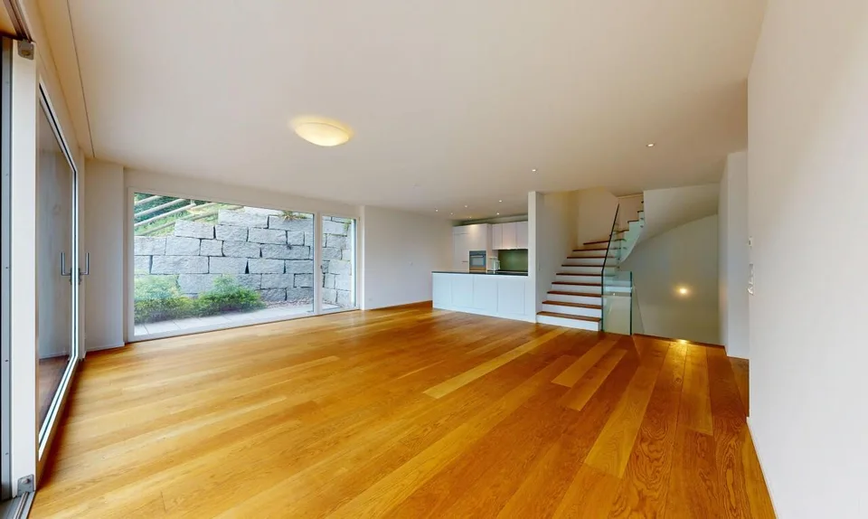 Casa bifamiliare moderna con ampia vista e grande terrazza