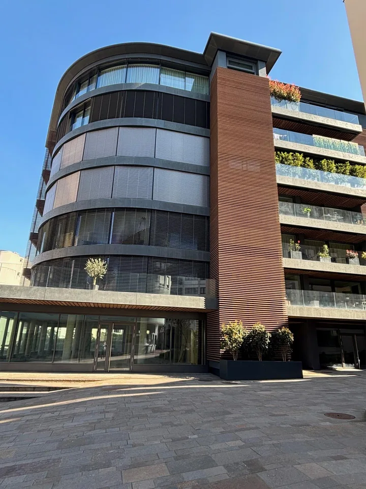 Elegantes 4.5-Zimmer-Wohnung mit großer Terrasse in der renommierten Residenza Parco