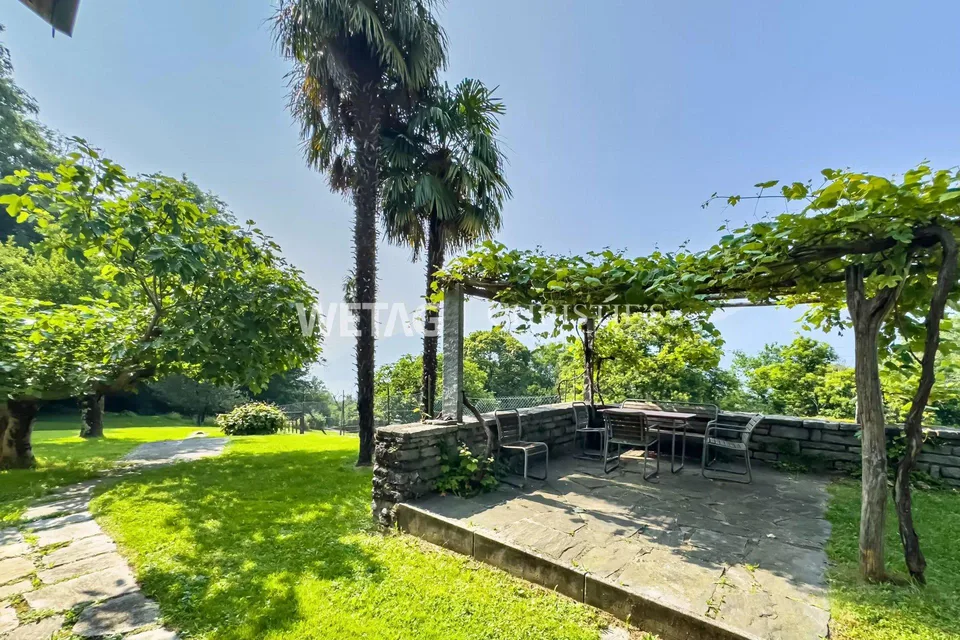 Ampia proprietà nel verde con villa principale, casa per gli ospiti e grotta indipendente, in vendita a Rivera-Monteceneri – foto 11 di 13