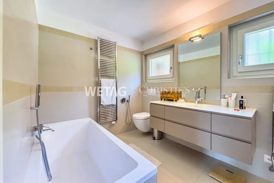 Ampia proprietà nel verde con villa principale, casa per gli ospiti e grotta indipendente, in vendita a Rivera-Monteceneri – foto 8 di 13