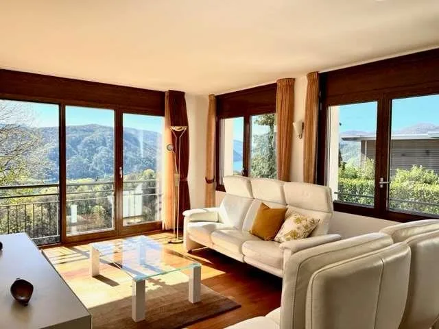 Elegantes Apartment mit Seeblick