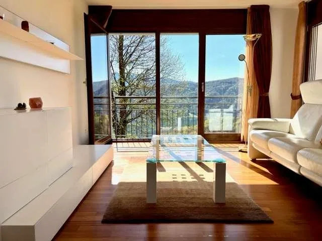 Elegantes Apartment mit Seeblick