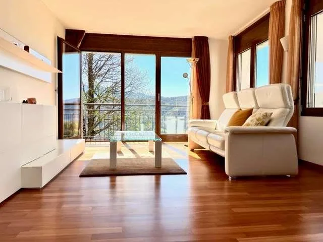 Elegantes Apartment mit Seeblick – Foto 10 von 13
