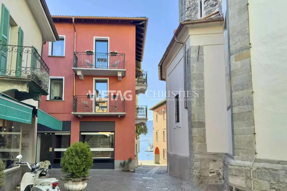 Residenz mit 4 Wohnungen & 2 Gewerbeflächen zu verkaufen in unmitte...