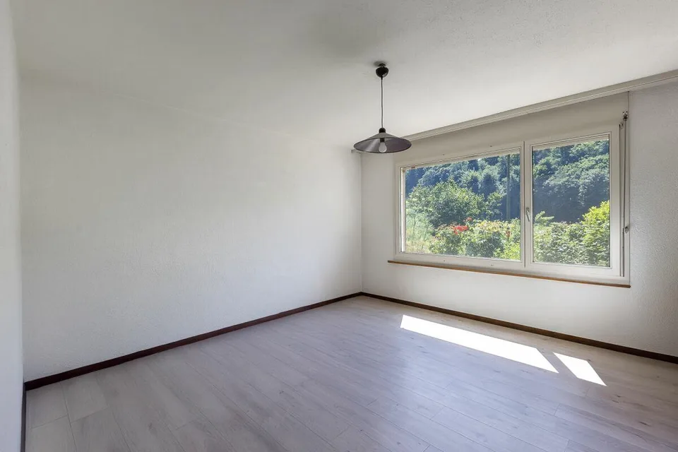 Cerchi una casa in campagna con potenziale, pace e buona accessibilità?