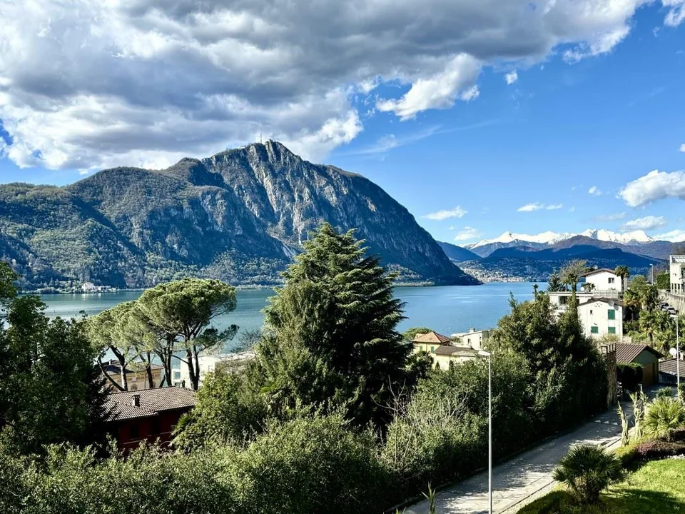 MERAVIGLIOSO 3.5 LOCALI ARREDATO CON VISTA LAGO - RISERVATO