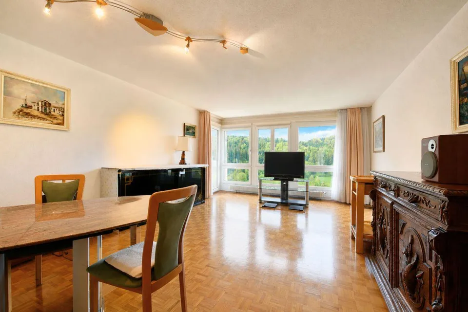 Attique lumineux avec balcon et vue verdure