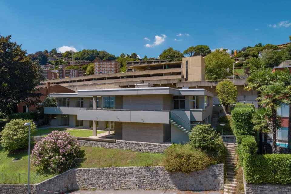 Spaziosa Villa Completamente Rinnovata Vicino al Centro di Lugano
