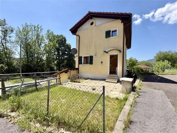 Arosio-Mugena: Einfamilienhaus 3.5 Zimmer