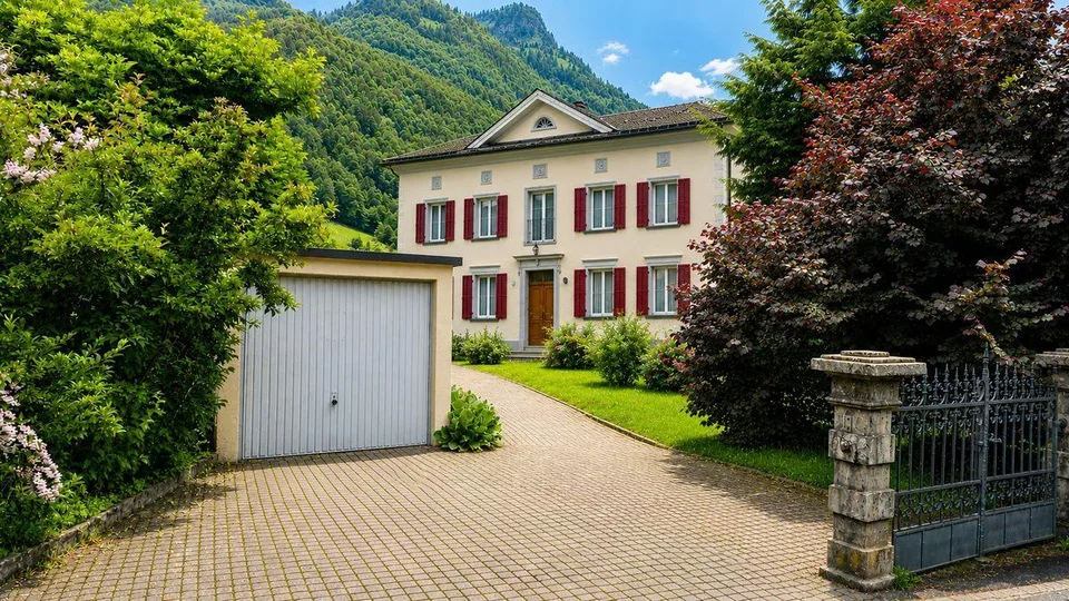 Freistehendes Einfamilienhaus mit grosszügigem Garten in Luchsingen