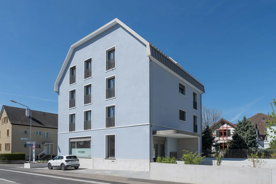 Appartamento moderno 4.5 locali al piano attico con balcone a Wil