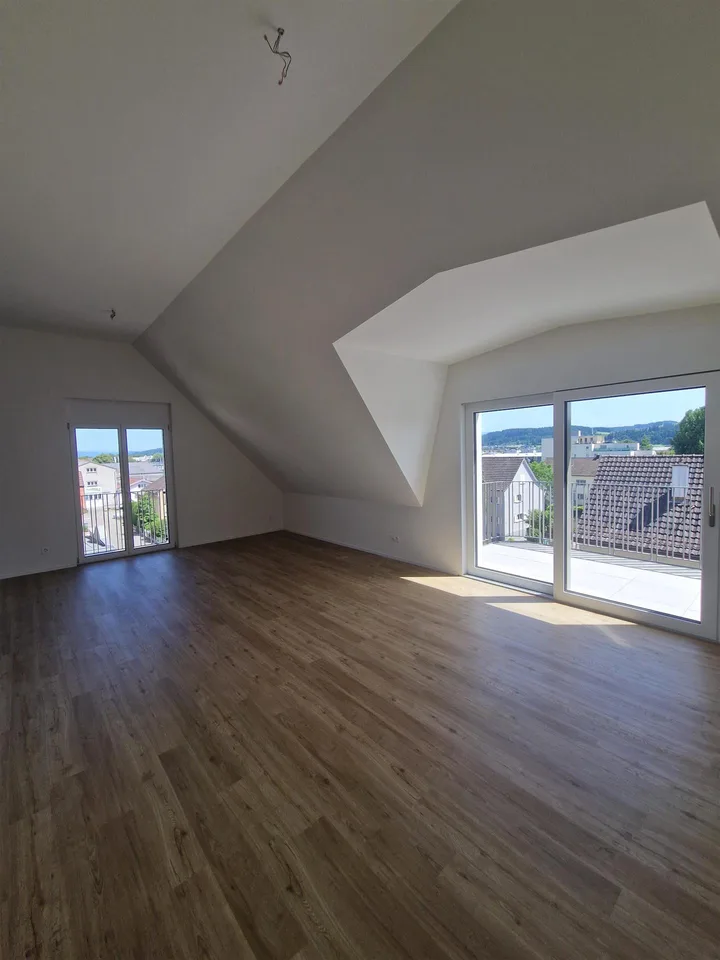 Appartamento moderno 4.5 locali al piano attico con balcone a Wil