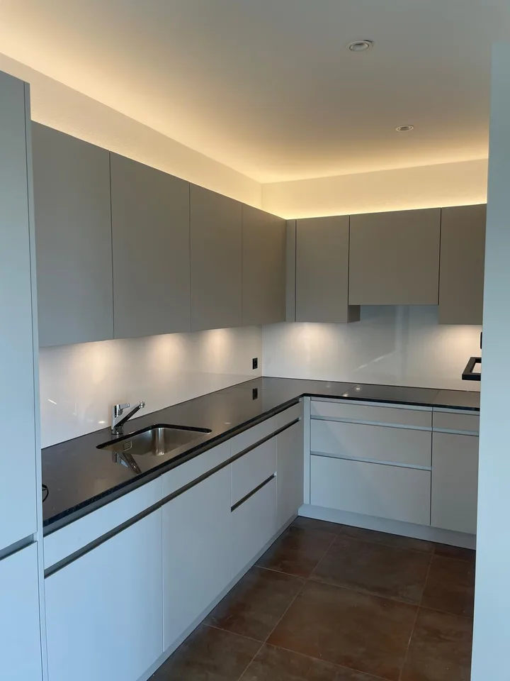 Appartamento moderno 4.5 locali al piano attico con balcone a Wil
