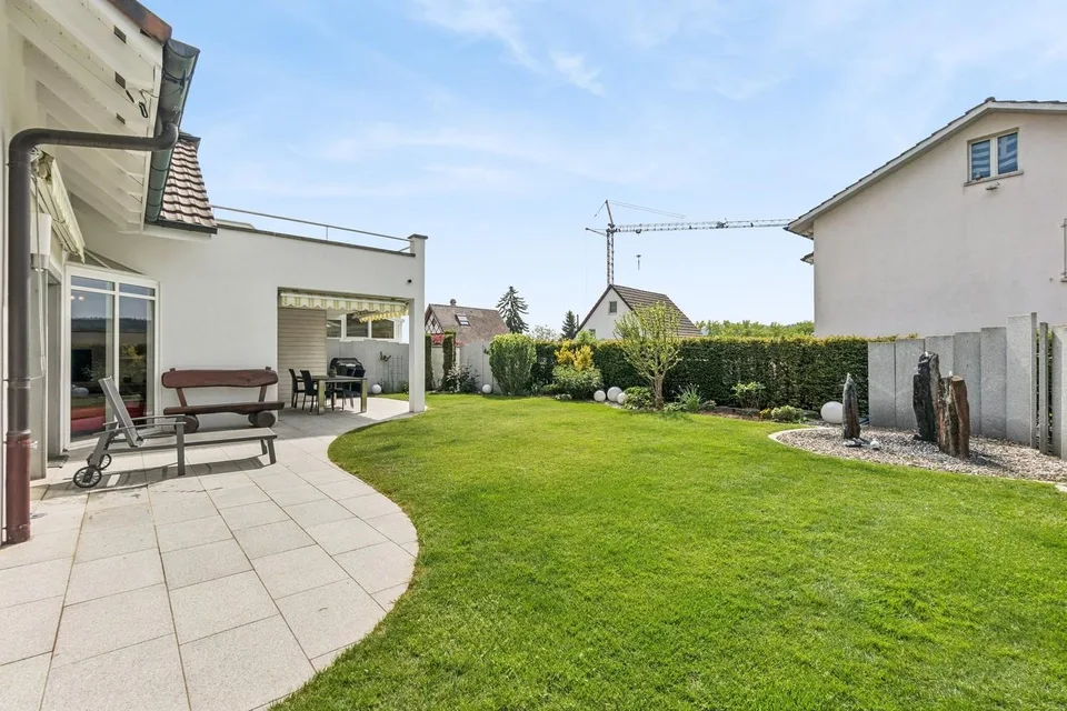 La tua nuova casa con paradiso di giardino - casa a schiera di 8,5 locali a Unterengstringen