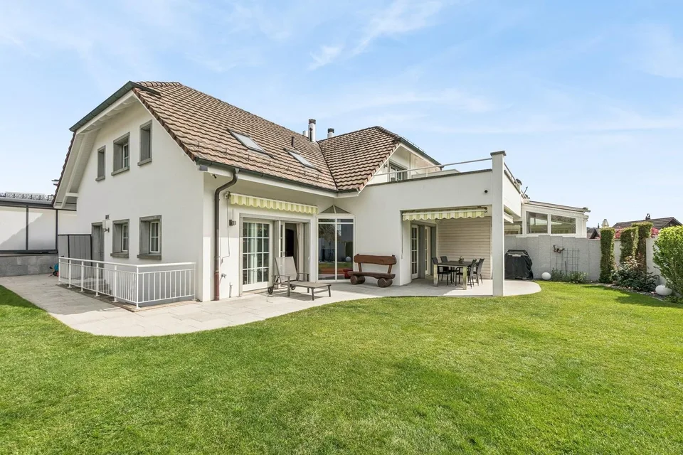 La tua nuova casa con paradiso di giardino - casa a schiera di 8,5 locali a Unterengstringen