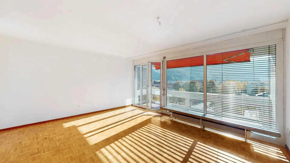 Helles Einzimmerapartment mit Terrasse in strategischer Lage