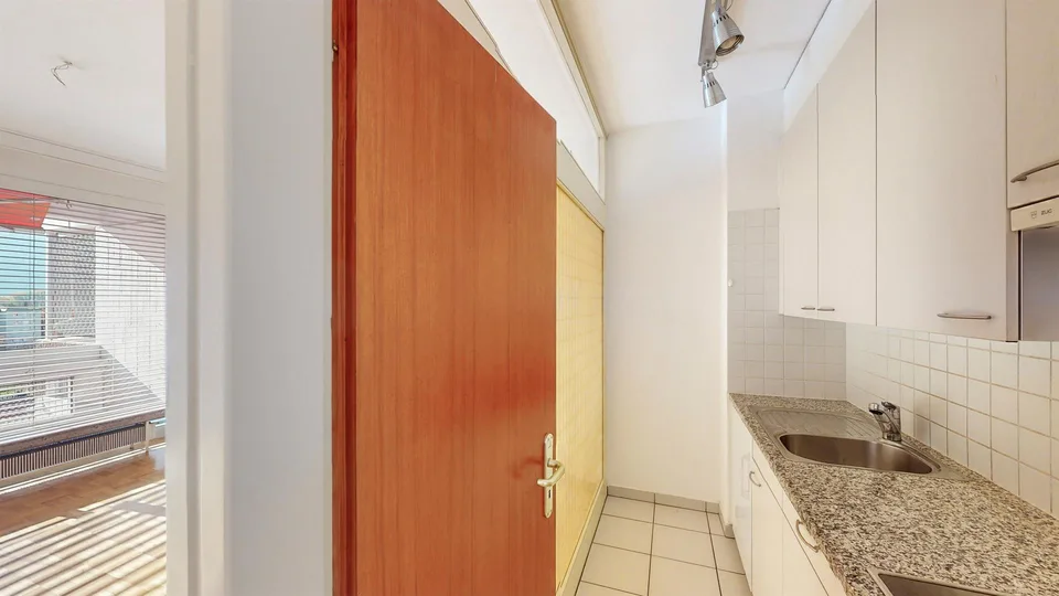 Helles Einzimmerapartment mit Terrasse in strategischer Lage