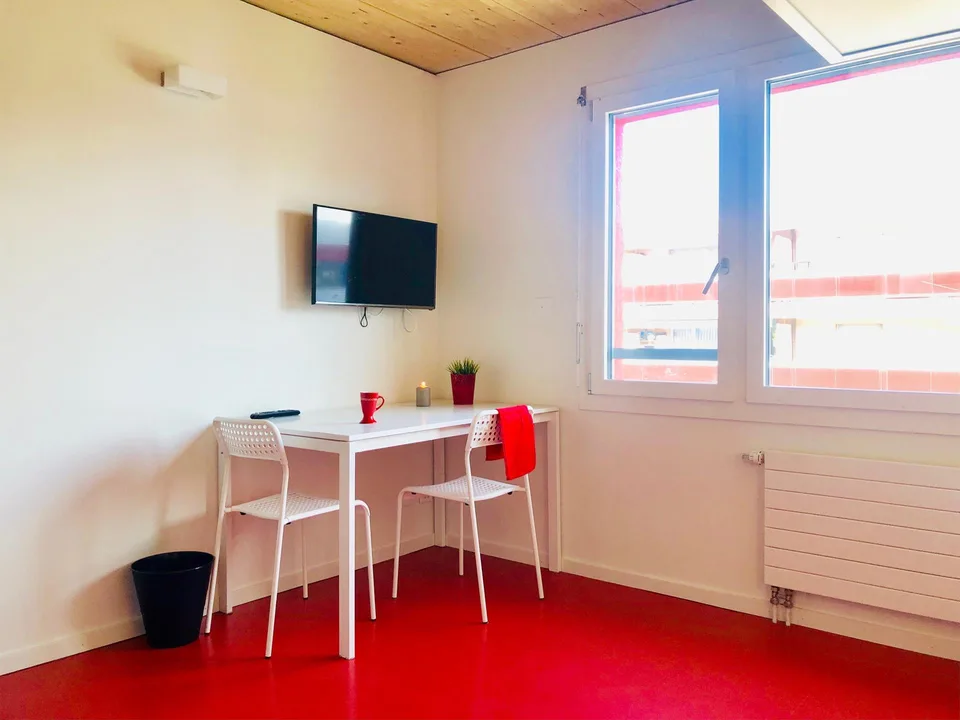 Un studio meublé - Bon TL CHF 300.00 offert !