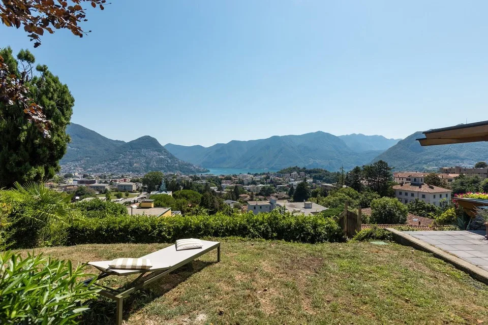 Villa mit Seeblick