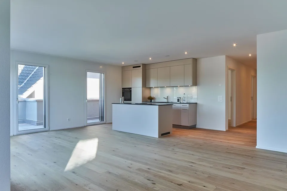 Hochwertige, sonnige 4.5 Zimmer-Attikageschoss-Wohnung mit Terrasse