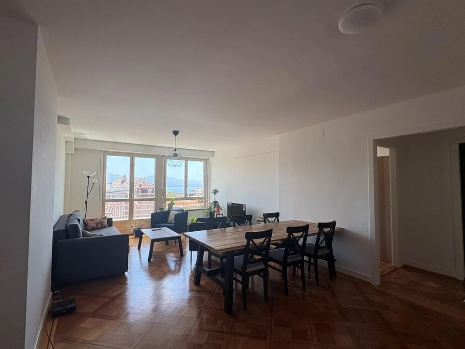 Splendido appartamento con vista sul lago, situato a 5 minuti dalla stazione