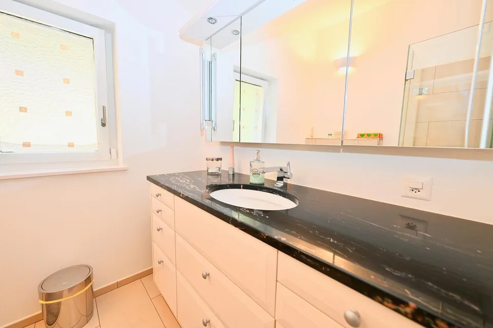 Elegante Attico Duplex con Vista Spettacolare sul Lago di Lugano – foto 17 di 26