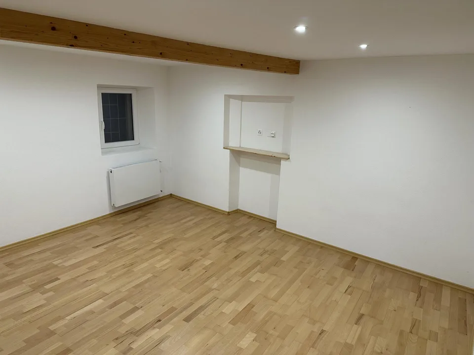 Elegante casa indipendente 5 locali con balcone ristrutturata, Riviera