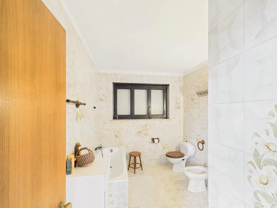 Spacious 7.5-room villa with large garden in Vacallo – photo 11 of 14