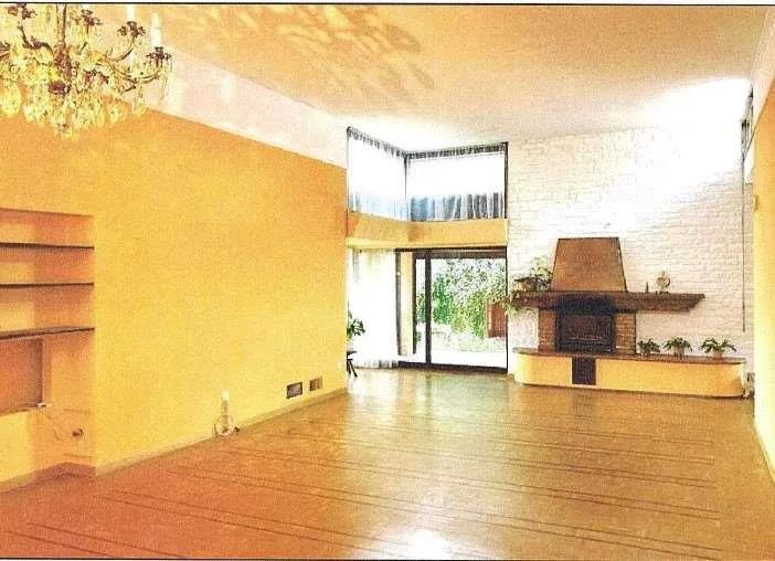 Villa con piscina e ampio terreno