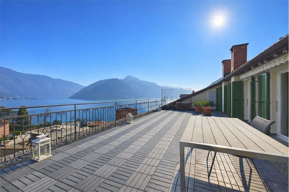 Melide - Luminoso attico di 6.5 locali con vista lago