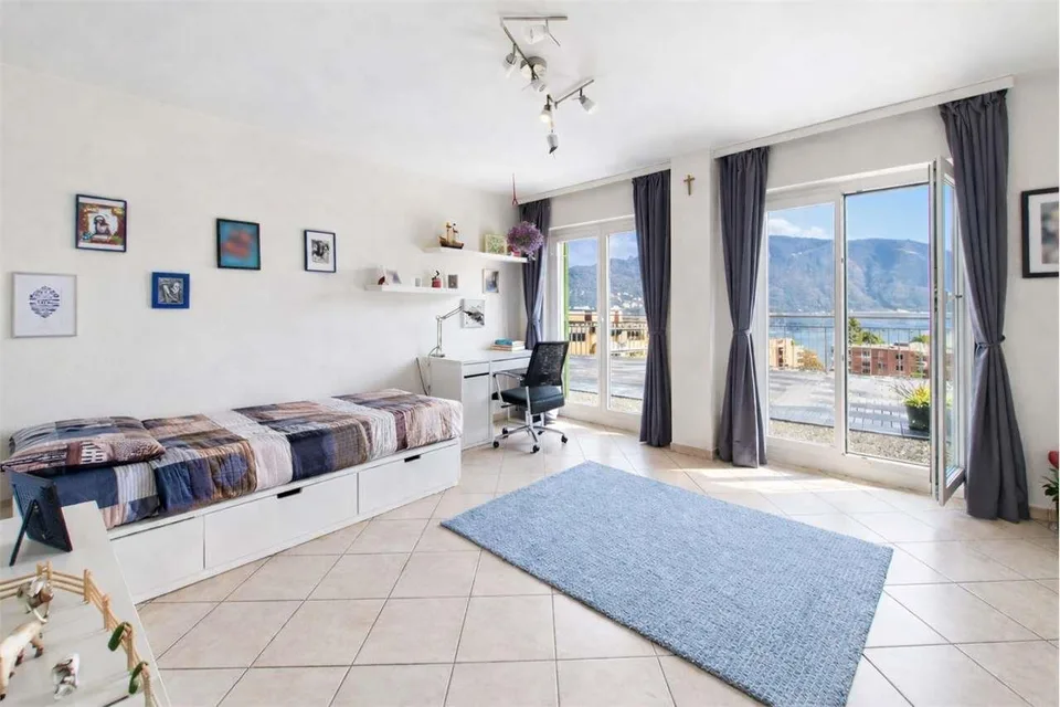 Melide - Helles Dachgeschoss mit 6.5 Zimmern und Seeblick – Foto 9 von 13