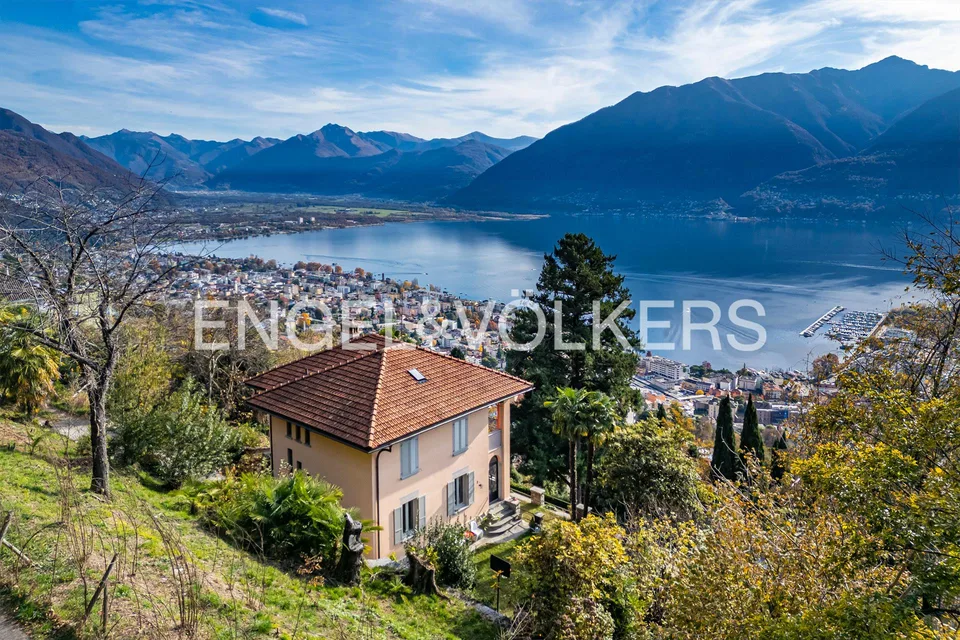 Historic villa in the park with lake view (79)