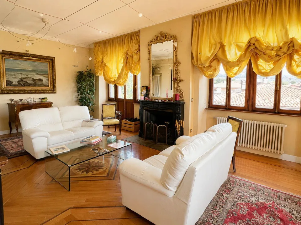 Prästigieuse Villa aus der Epoche in ruhiger und sonniger Wohngegend
