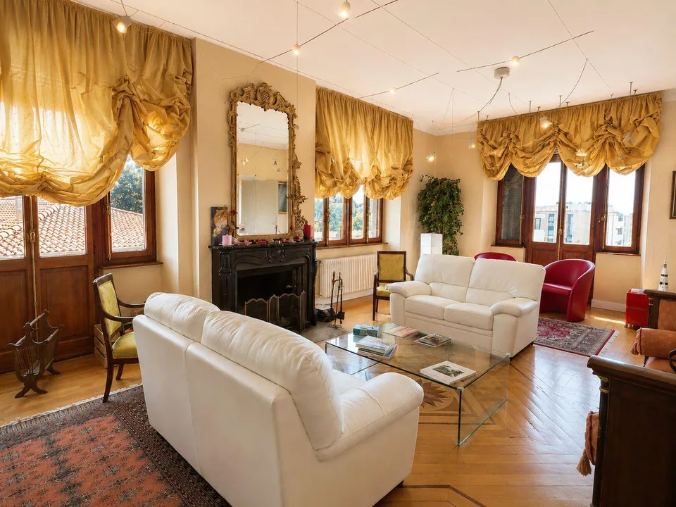 Prästigieuse Villa aus der Epoche in ruhiger und sonniger Wohngegend