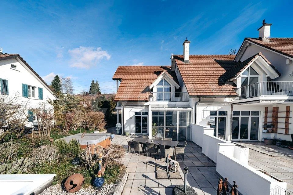 Casa a schiera d'angolo attraente con vista aperta