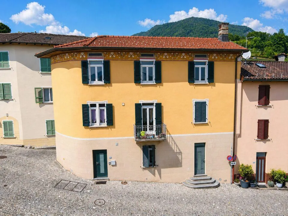 Stabile residenziale-commerciale con grande potenziale di sviluppo