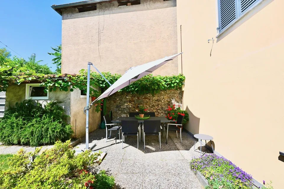 Casa con 2 Appartamenti e Giardino vicino a TASIS e Lugano