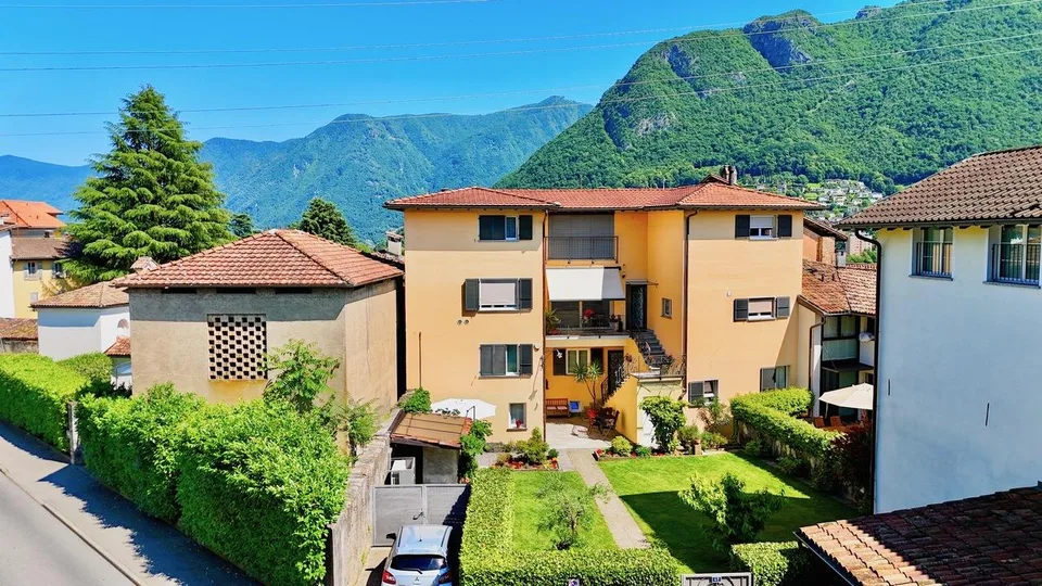 Casa con 2 Appartamenti e Giardino vicino a TASIS e Lugano