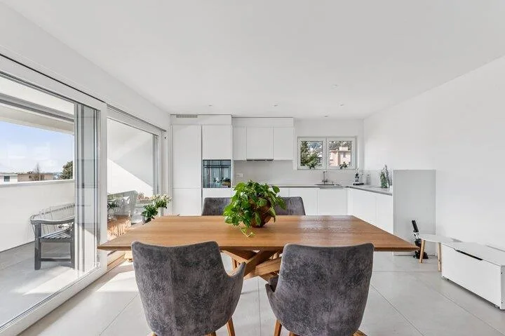 MODERN COMFORT NEAR THE LAKE