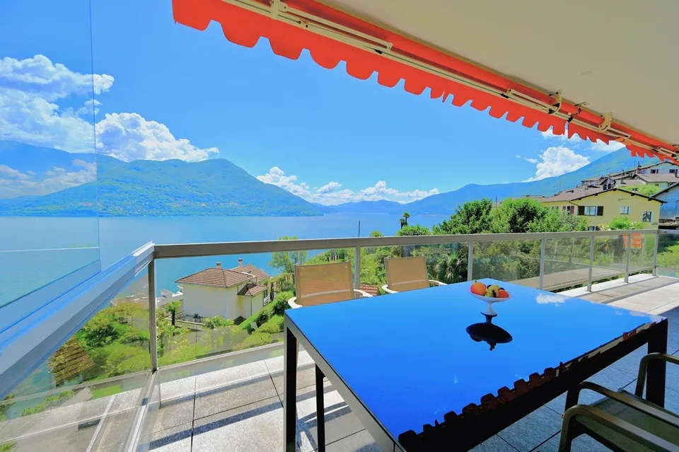 Ihre Ferienresidenz am Lago Maggiore, wo das Blau niemals endet